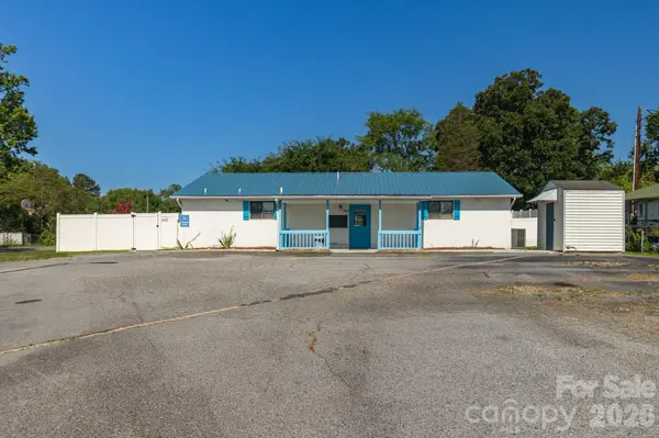 944 Fisher Ferry ST, Thomasville, NC 27360