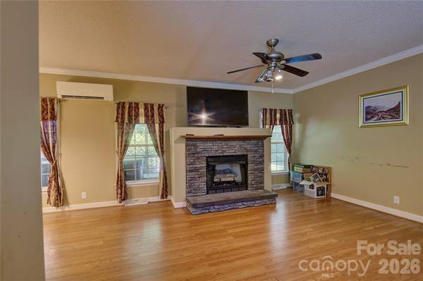 498 Broad Branch RD, Bakersville, NC 28705
