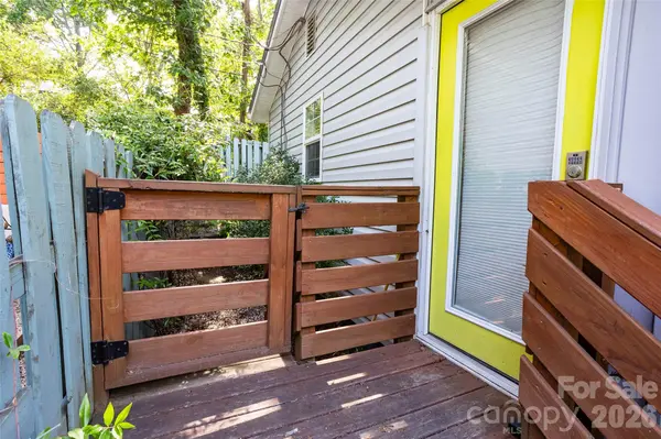 24 Rhododendron DR, Asheville, NC 28805