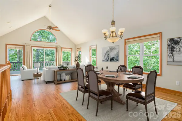 299 Carriage Summitt WAY, Hendersonville, NC 28791