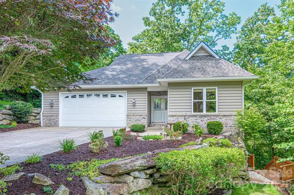 299 Carriage Summitt WAY, Hendersonville, NC 28791