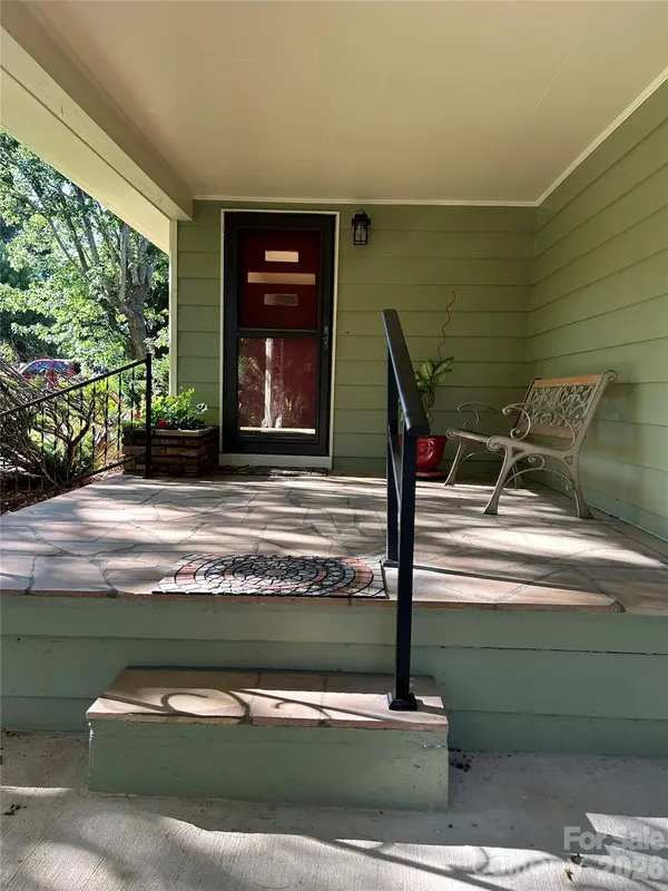 28 S College ST, Weaverville, NC 28787