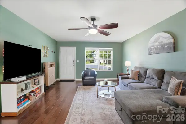 9428 Quilting Bee LN, Charlotte, NC 28216