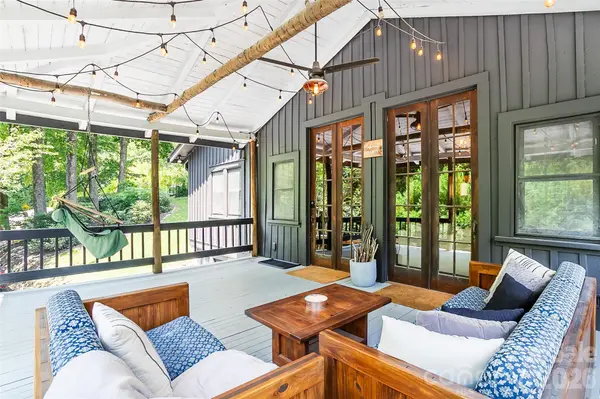 150 Indian Cave Park RD, Hendersonville, NC 28739
