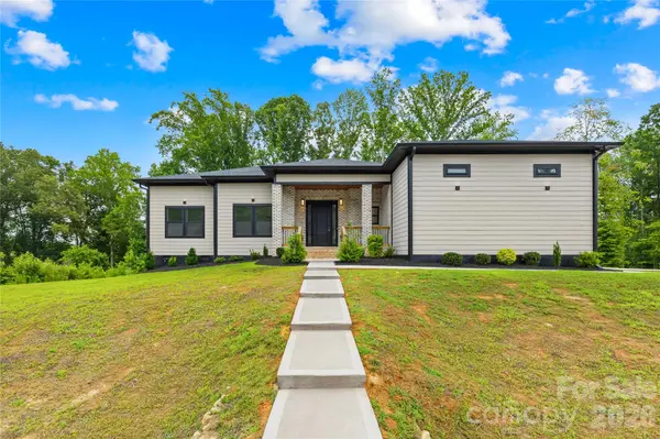 2004 Plain Field DR, Bessemer City, NC 28016