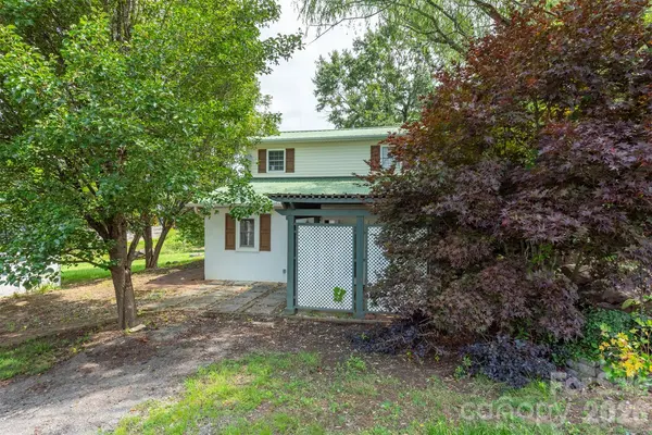 223 Davidson RD, Swannanoa, NC 28778