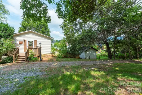223 Davidson RD, Swannanoa, NC 28778