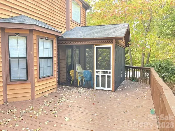 7037 Cambridge CT, Tega Cay, SC 29708