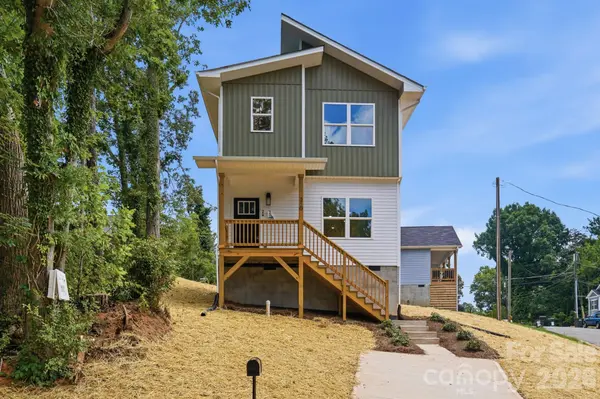 210 8th Avenue DR SE, Hickory, NC 28602