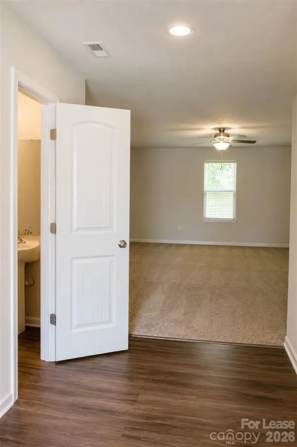 9201 Creedmore Hills DR, Charlotte, NC 28214