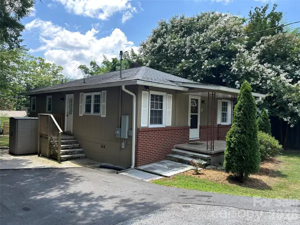 11 Mountain RD, Hendersonville, NC 28791