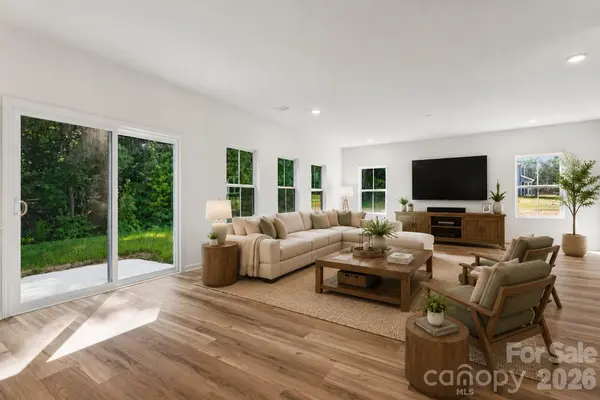 1185 Stoneglen DR, Granite Quarry, NC 28146