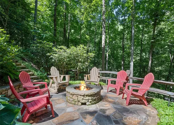 26 Tawodi TRL, Maggie Valley, NC 28751