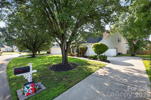 570 Surry Trace CIR NW, Concord, NC 28027