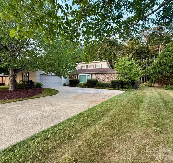 1100 Jennifer LN, Cherryville, NC 28021