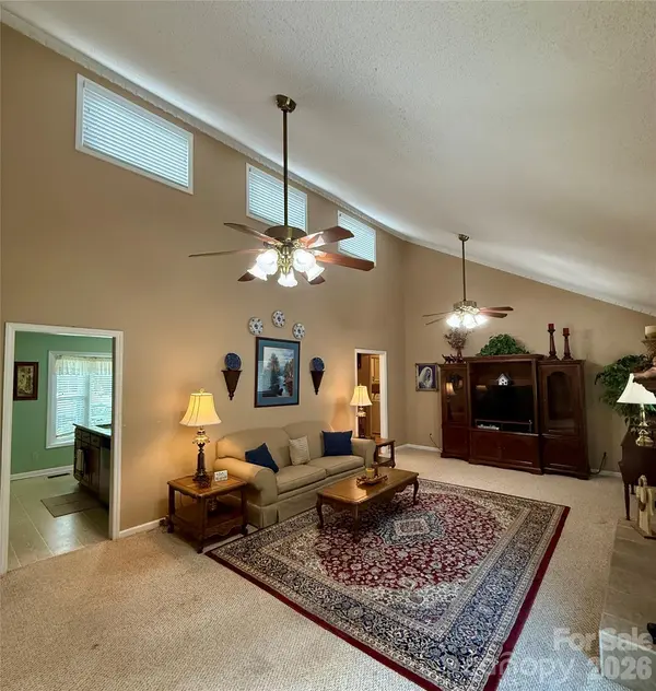 1100 Jennifer LN, Cherryville, NC 28021