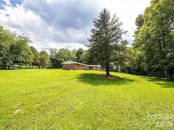 96 Rolling Hills RD, Mills River, NC 28759