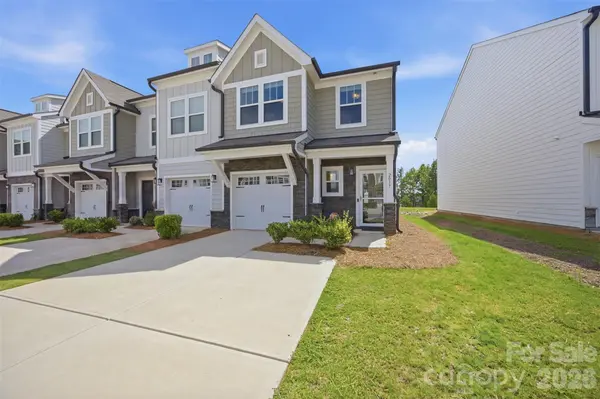 2037 Crooked Oak LN, York, SC 29745