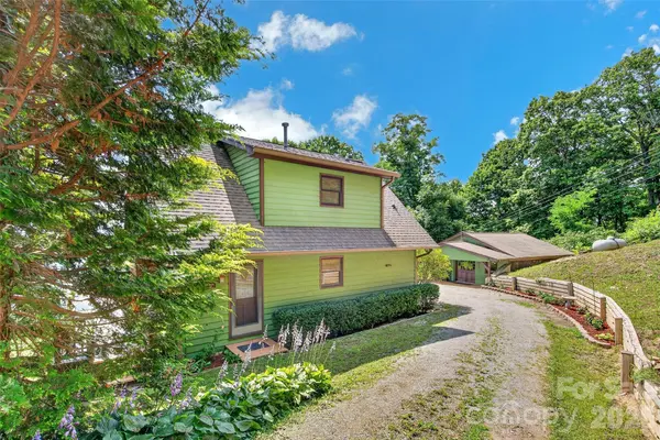 1347 Wipprecht DR, Spruce Pine, NC 28777