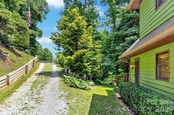 1347 Wipprecht DR, Spruce Pine, NC 28777