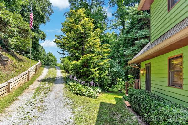 1347 Wipprecht DR, Spruce Pine, NC 28777