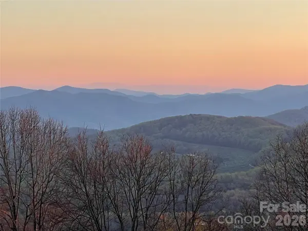 1347 Wipprecht DR, Spruce Pine, NC 28777