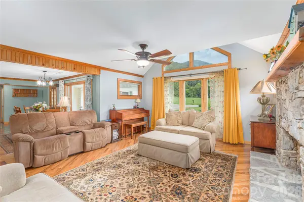 1075 Moody Farm RD, Maggie Valley, NC 28751