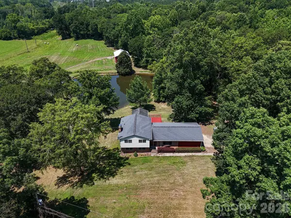813 Robinson Clemmer RD, Dallas, NC 28034