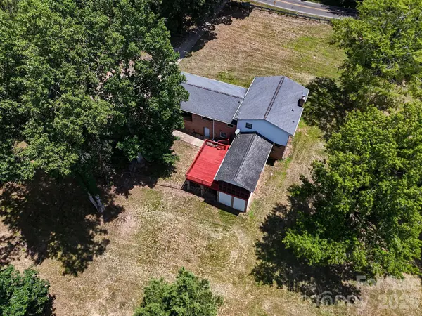 813 Robinson Clemmer RD, Dallas, NC 28034