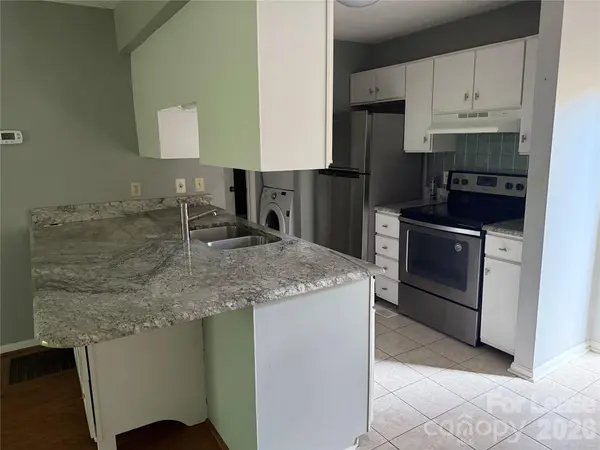 1420 11th Street DR NW, Hickory, NC 28601