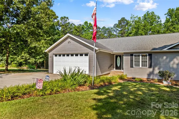 104 Parkers Grove LN, Statesville, NC 28677