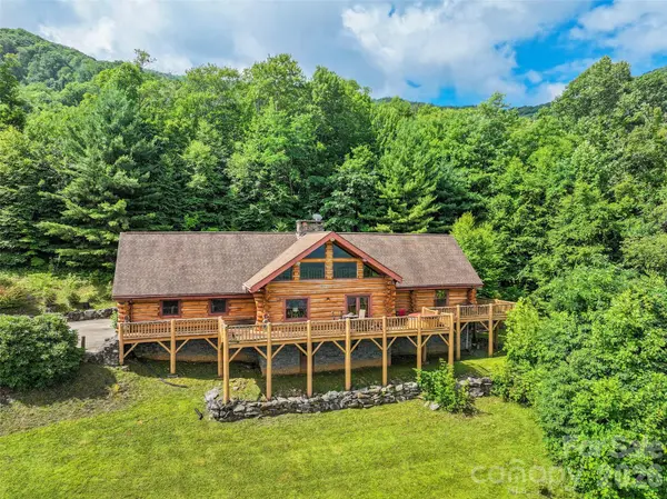 220 Mica Mine RD, Waynesville, NC 28786