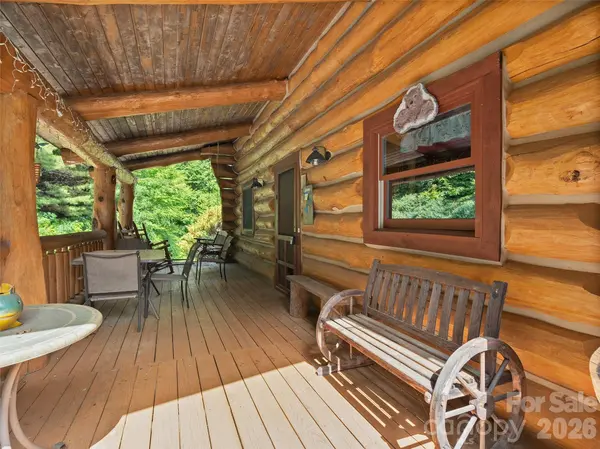 220 Mica Mine RD, Waynesville, NC 28786