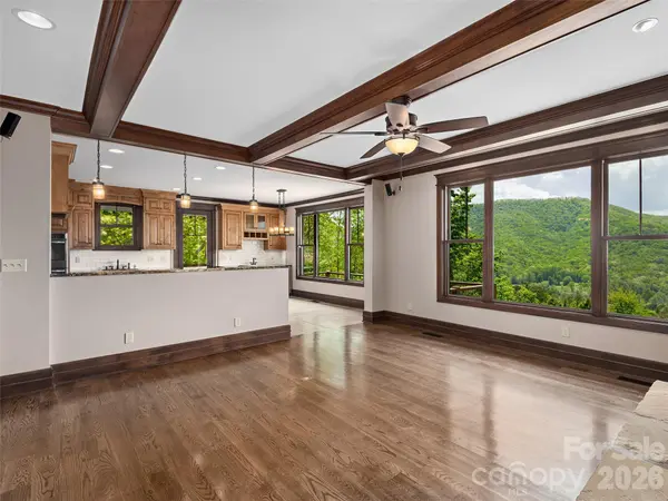 91 Watershed WAY, Horse Shoe, NC 28742