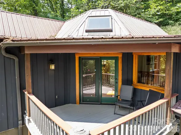 145 Hiaway TRL, Clyde, NC 28721
