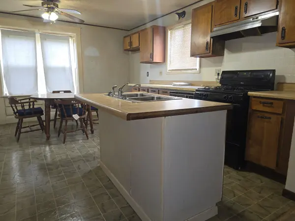 57 W Main ST, Carthage, IL 62321