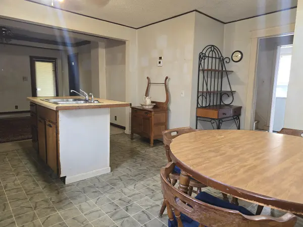 57 W Main ST, Carthage, IL 62321