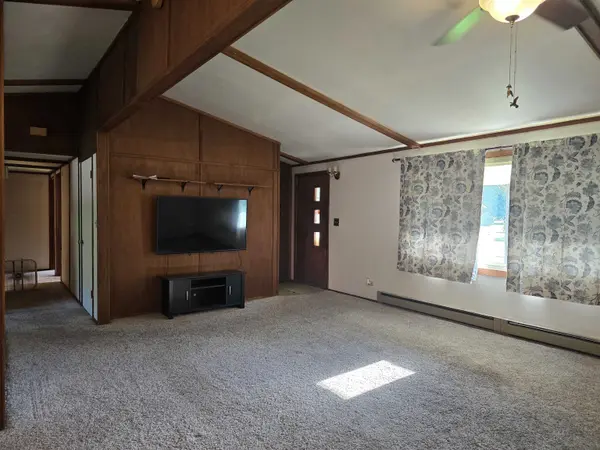 319 Rogers RD, Carthage, IL 62321
