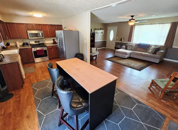 346 Woodland DR, Salem, IL 62881