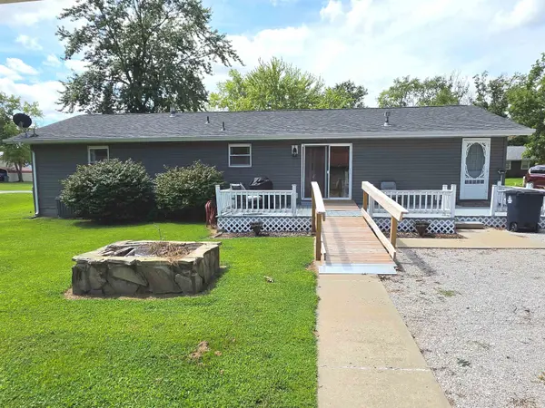 346 Woodland DR, Salem, IL 62881