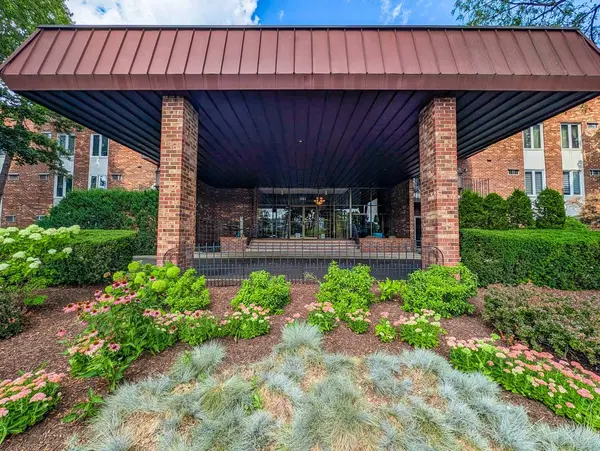 1121 W Ogden AVE #165, Naperville, IL 60563