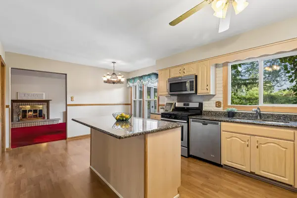 1016 W Brittany DR, Arlington Heights, IL 60004