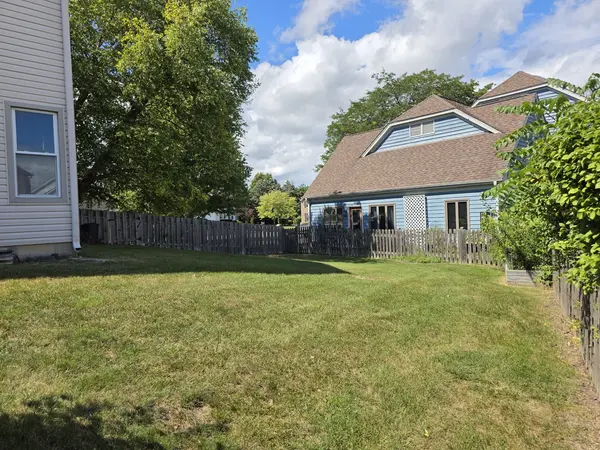 1000 Ambria DR, Mundelein, IL 60060