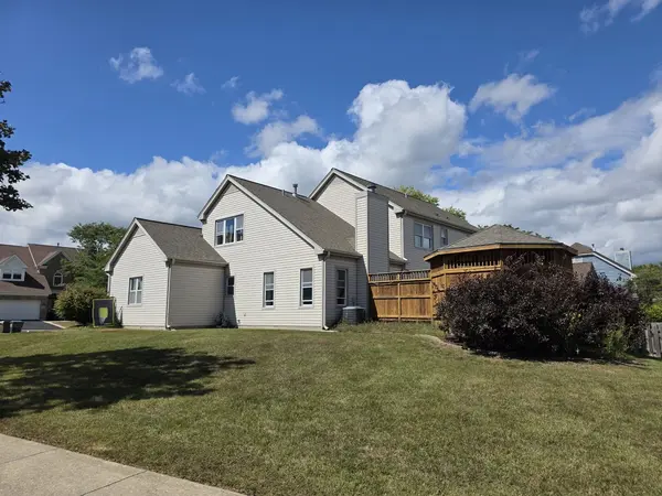 1000 Ambria DR, Mundelein, IL 60060