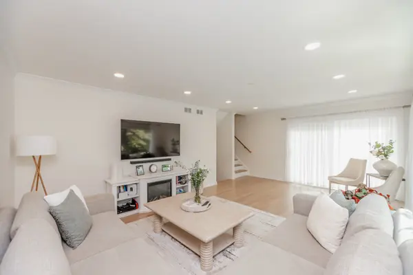 3849 Appian WAY, Glenview, IL 60025