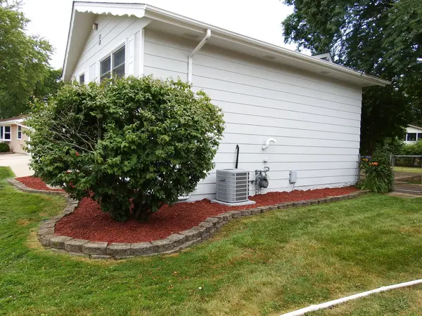 1109 W Weathersfield WAY, Schaumburg, IL 60193