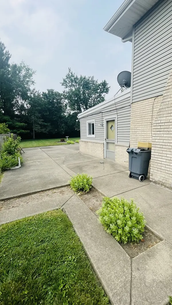 15W563 Diversey AVE, Elmhurst, IL 60126