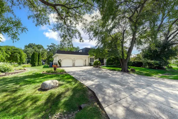 21W325 Sunnyside DR, Itasca, IL 60143