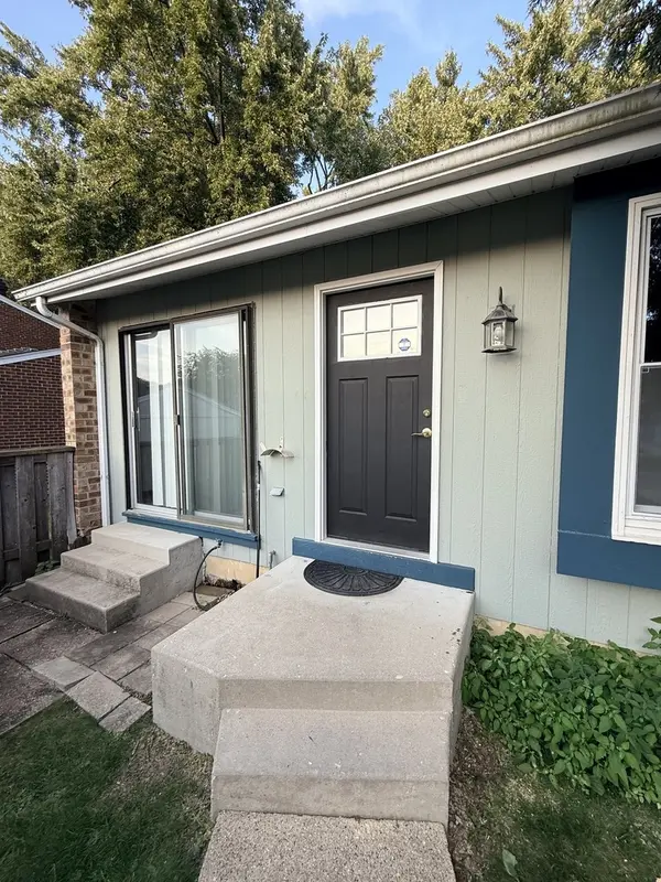 333 Colony Green DR, Bloomingdale, IL 60108