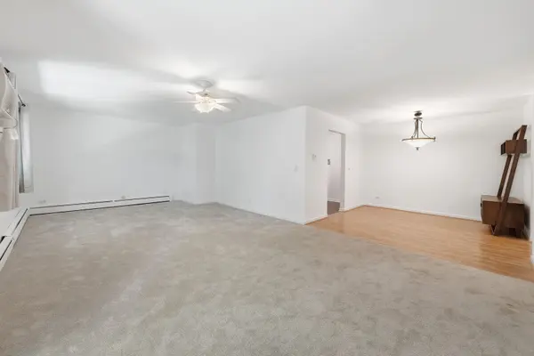 5740 Concord LN #13, Clarendon Hills, IL 60514